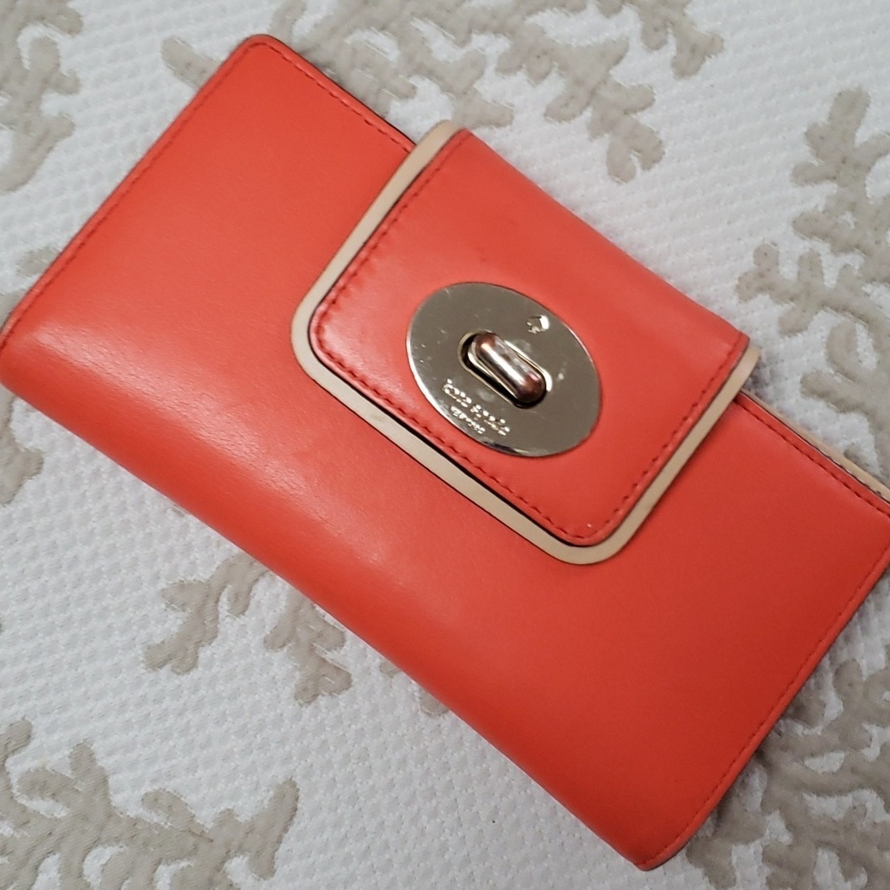 Kate Spade New York Hampton Road Stacy Turnlock Flame Bifold Wallet,